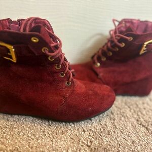 Size 7 1/2 red boots